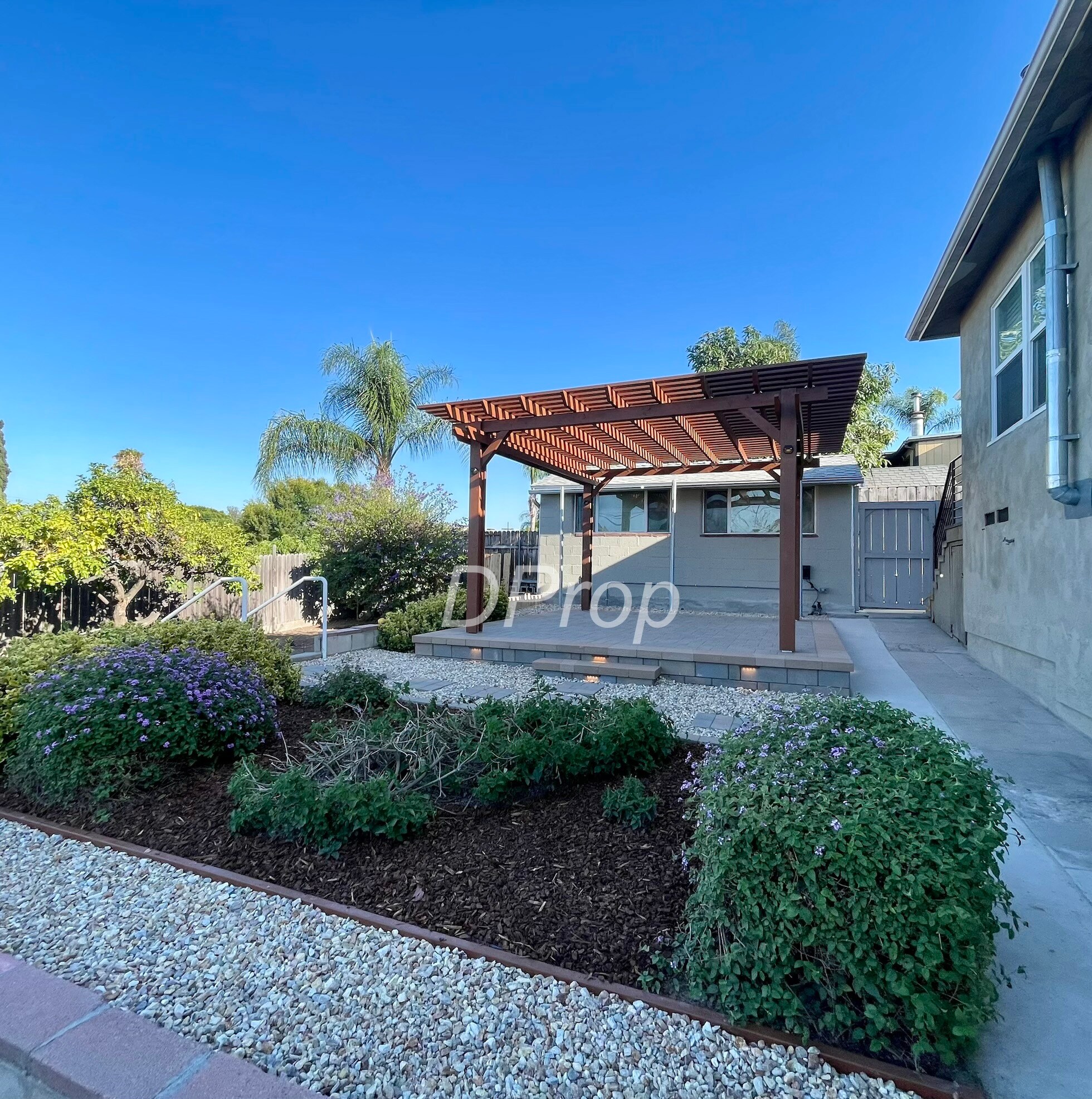 Building Photo - 3281 Vista Avenue