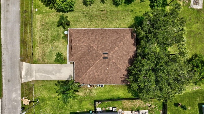 Building Photo - 4382 SW Appleseed Rd