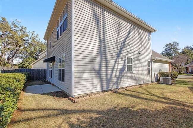 Building Photo - 2 Story Garden Killearn Home