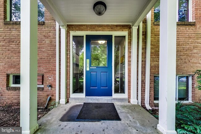 Building Photo - 10501 Montrose Ave