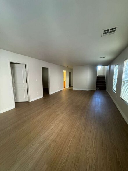 Building Photo - 695 Quayside Ct
