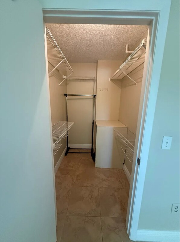 Building Photo - 8343 Lake Dr