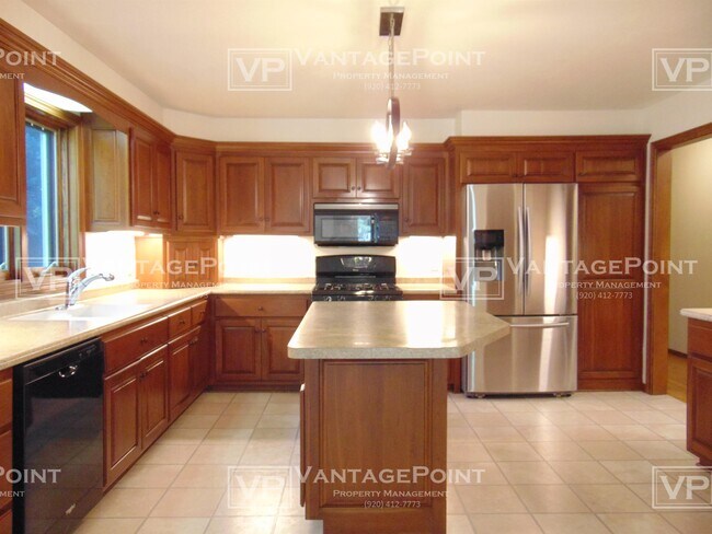 Building Photo - 1482 Parkway Dr