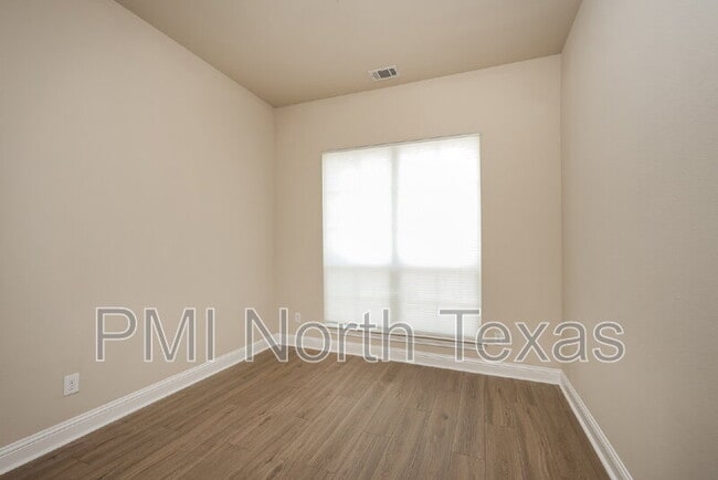 Building Photo - 9716 Lance Dr