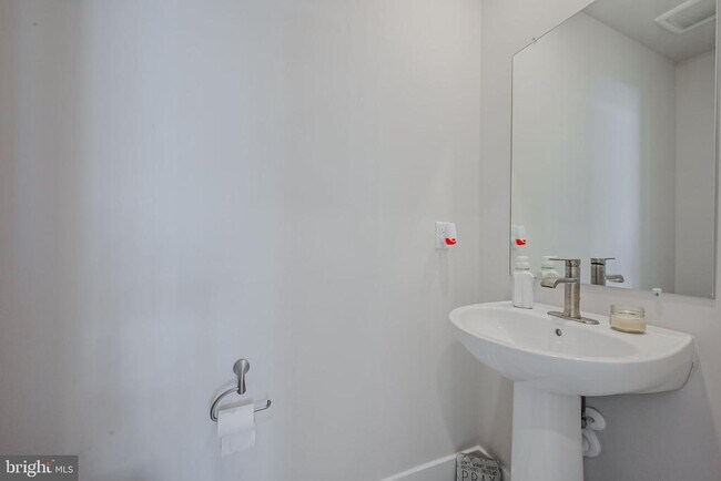 Building Photo - 34238 Graham Cir