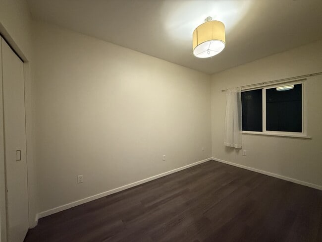 Building Photo - 562 29th St