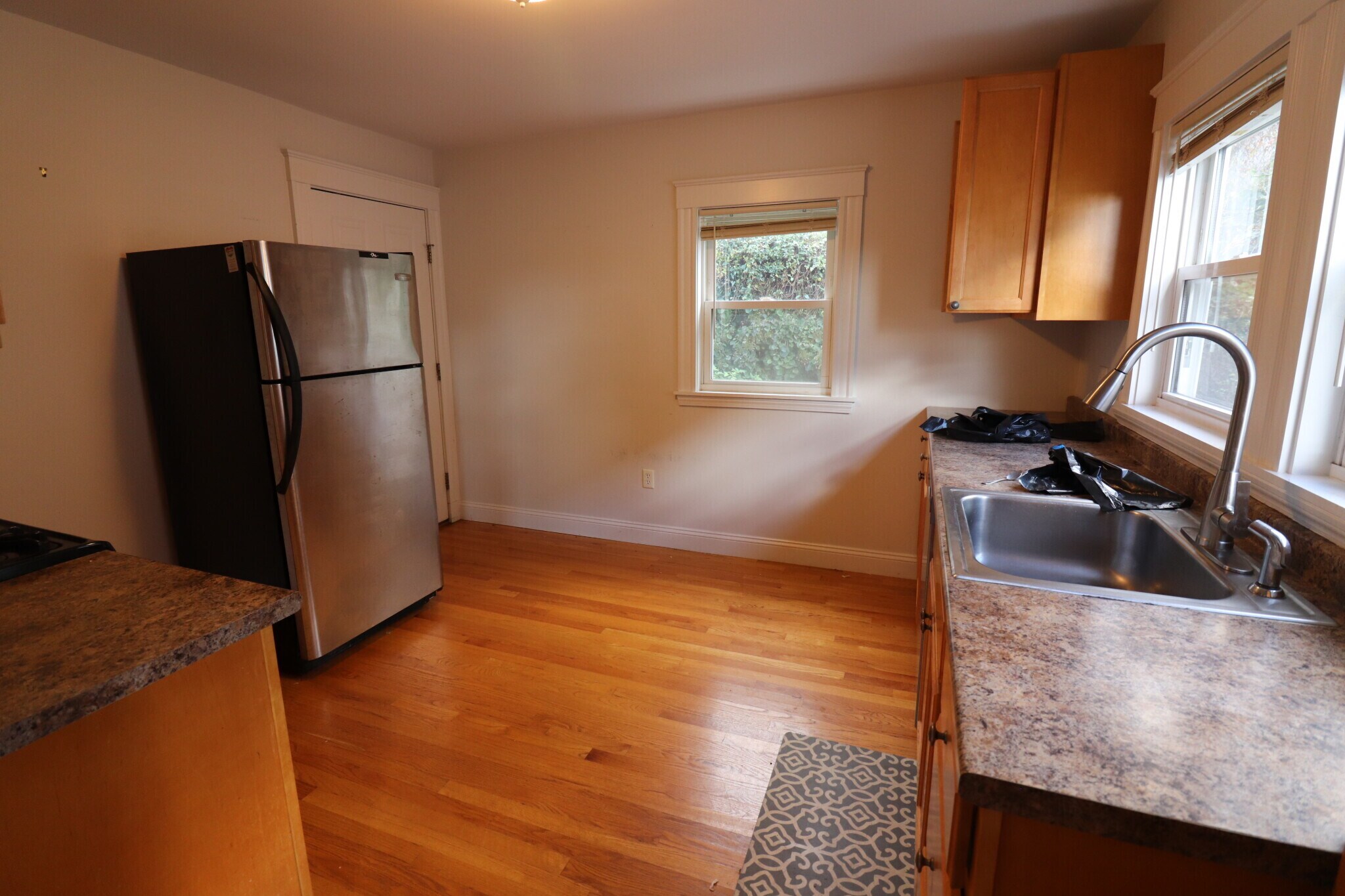 Building Photo - 39 Larch St