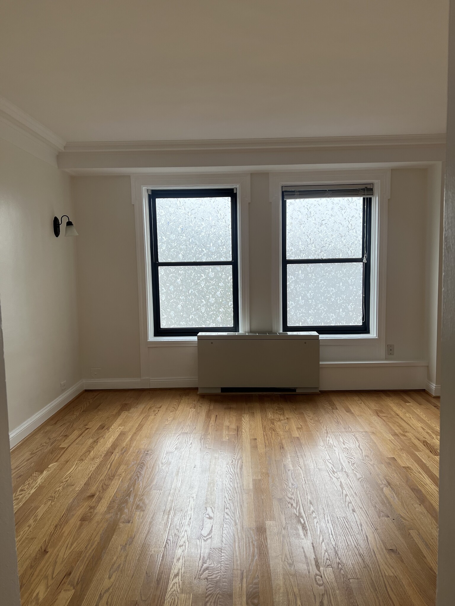 Building Photo - 15 E Kirby St