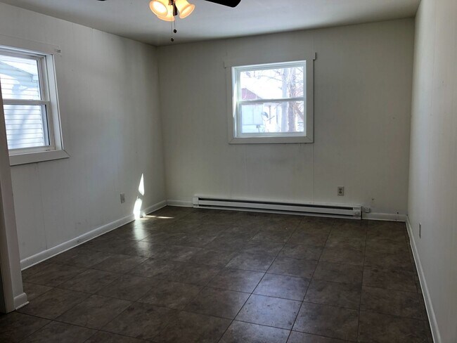 Building Photo - 719-721 E. Monroe