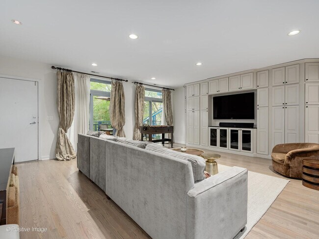 Building Photo - 24 N May St