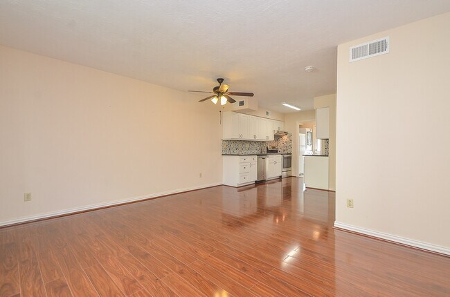 Building Photo - 2209 Bauer Dr