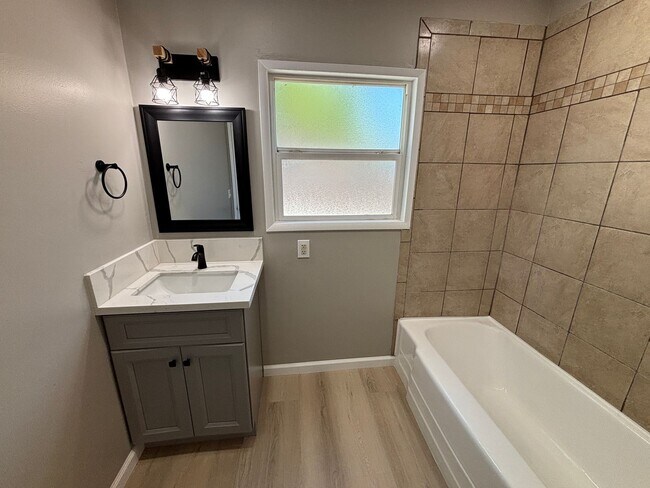 Building Photo - Upgraded 3 bedroom home!