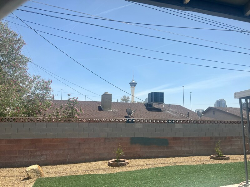 Building Photo - 1709 Ivanhoe Way