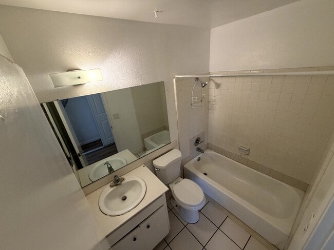 Building Photo - 951 Sloat Dr