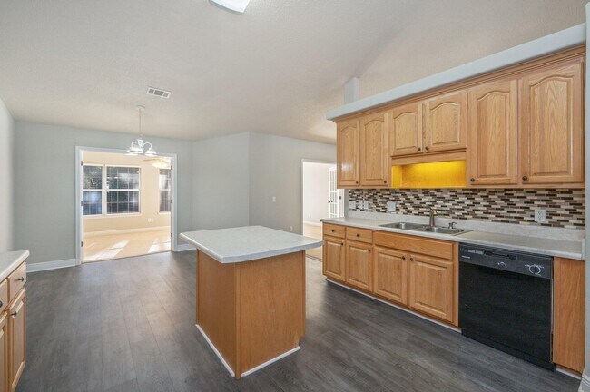 Building Photo - 654 Territory Ln
