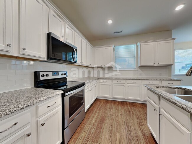 Building Photo - 4934 Trayton Ave