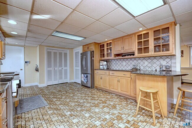 Building Photo - 4565 Madison Ave