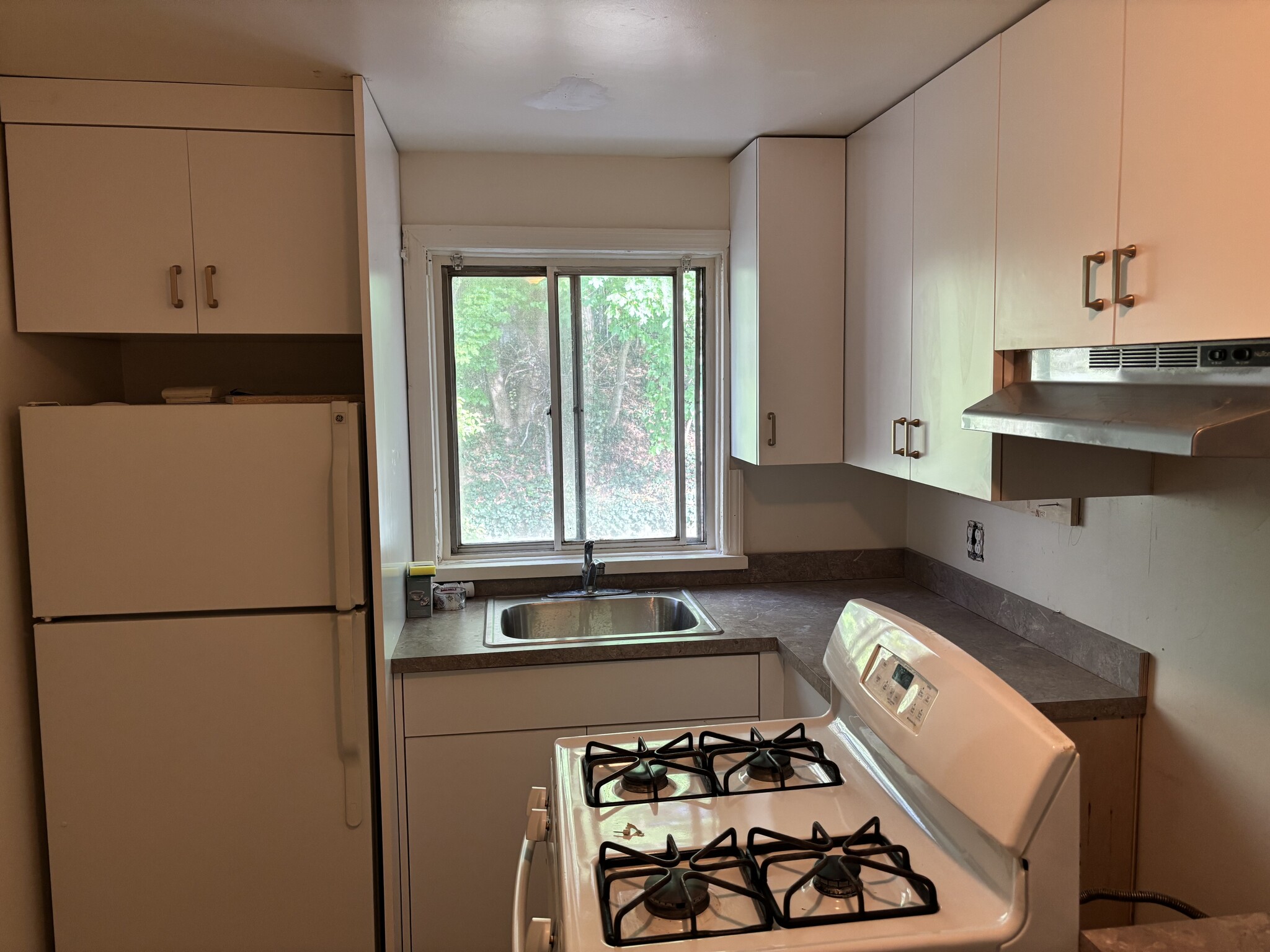 Building Photo - 56 Riverview Ave