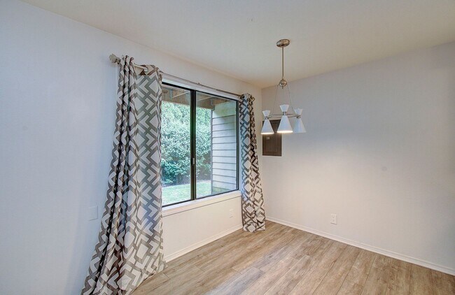 Building Photo - Cozy 2 bdrm 2 bath Condo - HALF OFF the 1s...