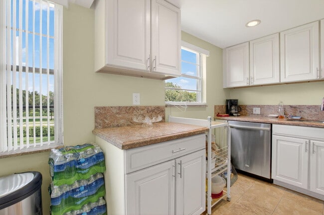 Building Photo - 154 Preston Way
