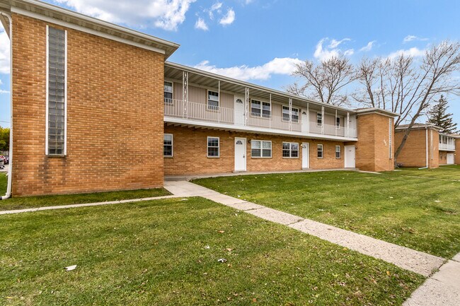 Building Photo - 502 E Merrill Ave
