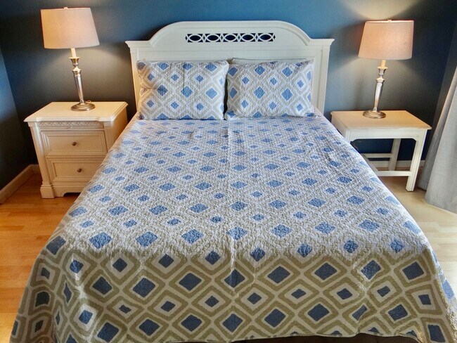 Building Photo - Seasonal Rental Available 11/25/24-4/30/25 Wifi/Cable/Water/Electric Included