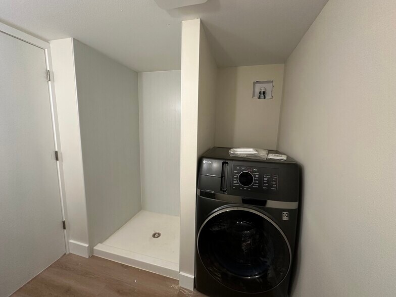 Building Photo - 2412 Columbia St SW