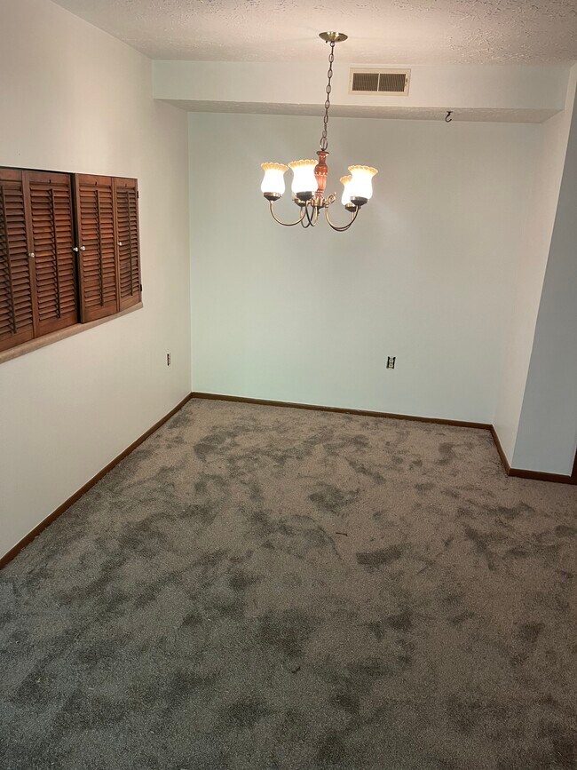 Building Photo - 3 Stratford Rd