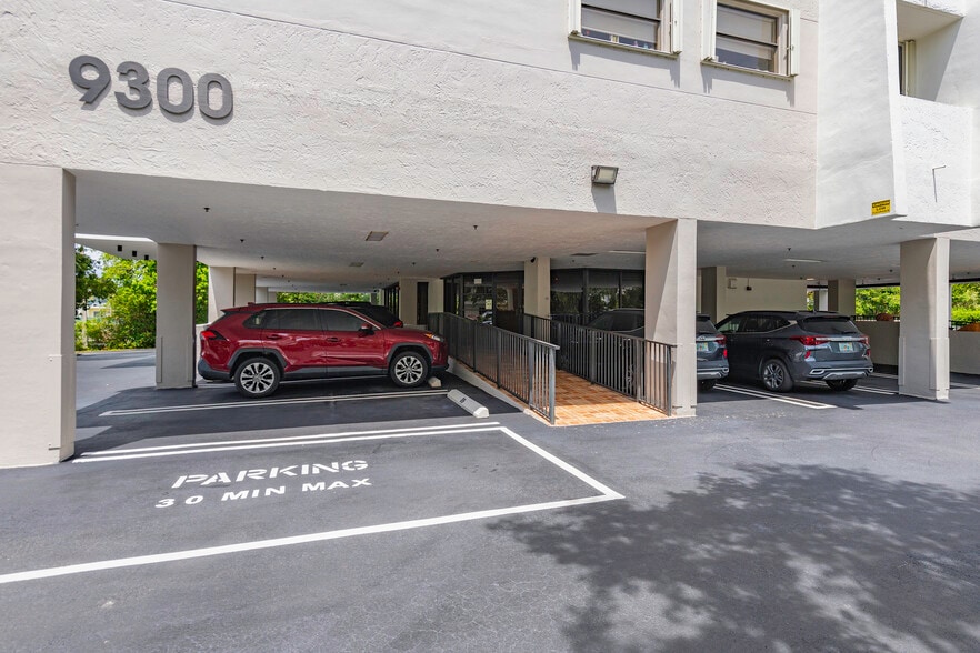 Building Photo - 9300 Bay Harbor Ter