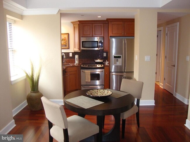 Building Photo - 1701 Locust St