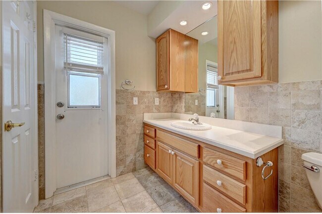 Building Photo - 7743 W Country Club Blvd