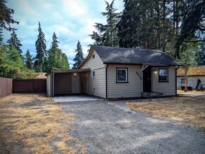 Building Photo - 2 Bed/1 Bath House - 5 min to Lakewood Tow...