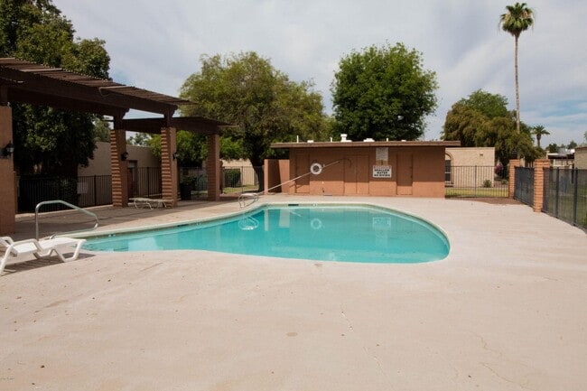 Building Photo - Amazing home is now available in heart of Glendale/ Utilities included only $1550.00