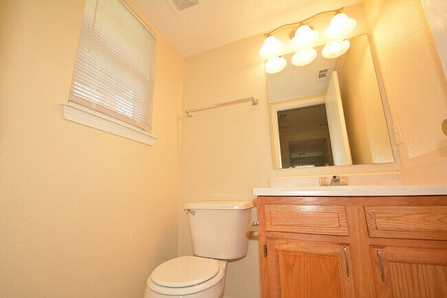Building Photo - Pike Township 4 bedroom home