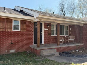 Building Photo - PRELEASING (3) Bed/(1.5) Bath in Core Norman Avail Late May!