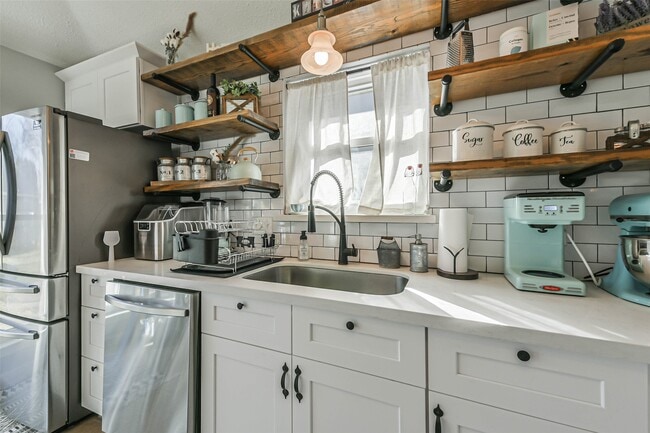 Building Photo - 4030 Bentley Dr