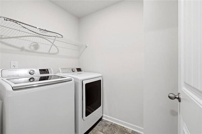 Building Photo - 6000 Screech Owl Dr