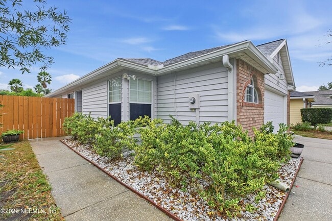 Building Photo - 1662 Evans Dr S