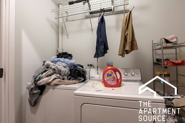 Building Photo - 1136 W Diversey Pkwy