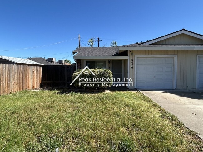 Building Photo - Orangevale 2bd/1ba Duplex with Garage
