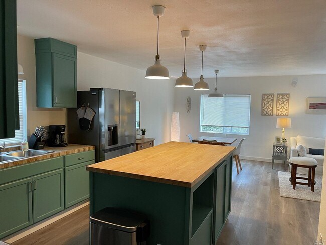 Building Photo - 5168 State Hwy 20