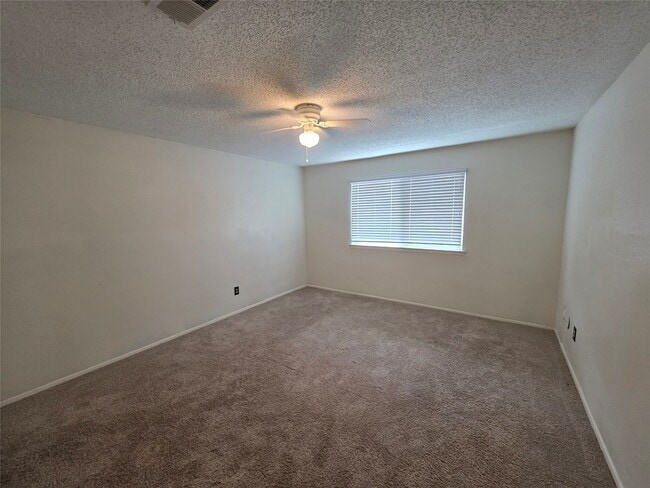 Building Photo - 2114 Greenbriar Colony Dr