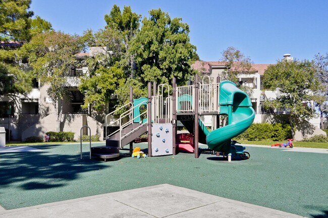 Building Photo - 1 Bed 1 Bath With Lots of Amenities!