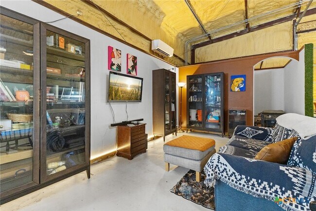 Building Photo - 218 Alexandra Ln