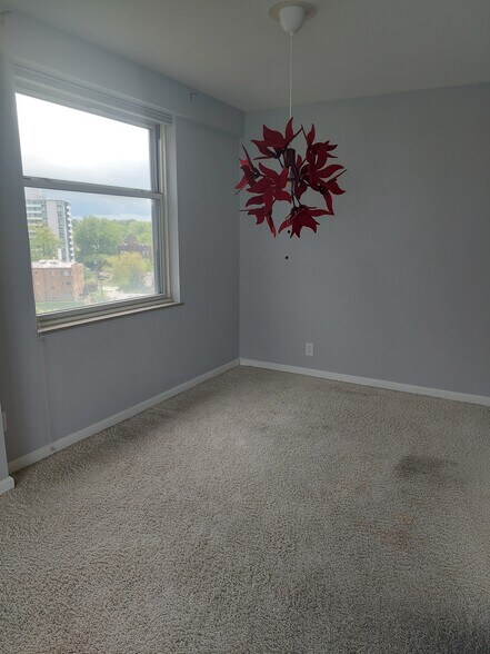 Building Photo - 11850 Edgewater Dr