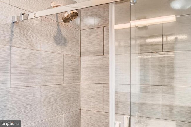 Building Photo - 513 S Regester St