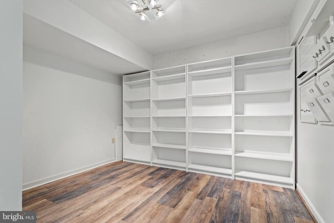 Building Photo - 6608 Beach Dr