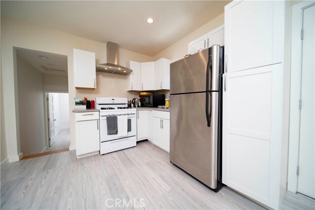 Building Photo - 8135 Noble Ave