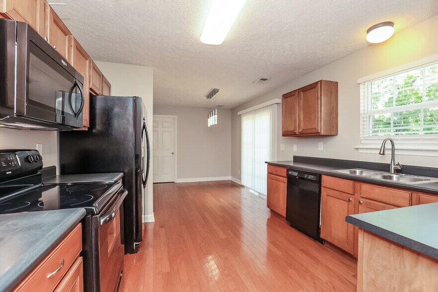 Building Photo - 1000 Lowrey Pl