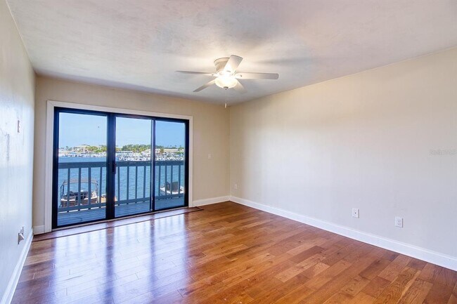 Building Photo - 121 Lagoon Ct